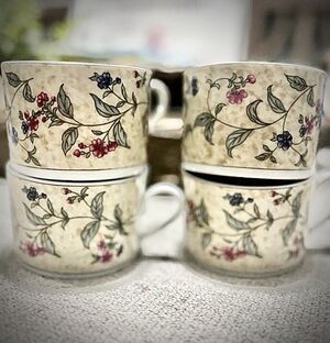 Set 4 Vintage Floral Coffee Mugs Design Pac Cottage Farmhouse Teacups